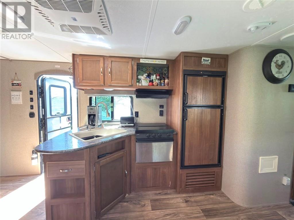 732 Monument Road Unit# 10, Spring  Bay, Ontario  P0P 2B0 - Photo 4 - 2128217