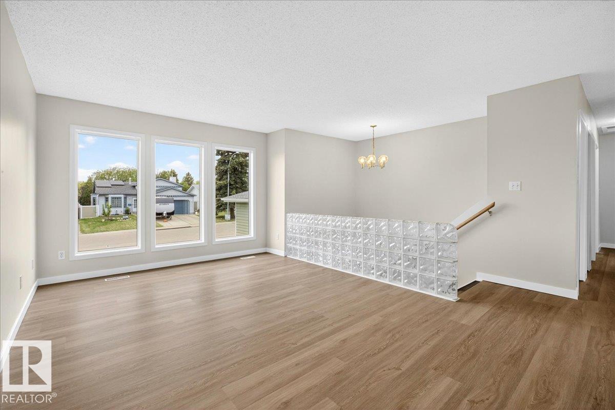1815 42 St NW, Edmonton, Alberta  T6L 3H6 - Photo 4 - E4491104