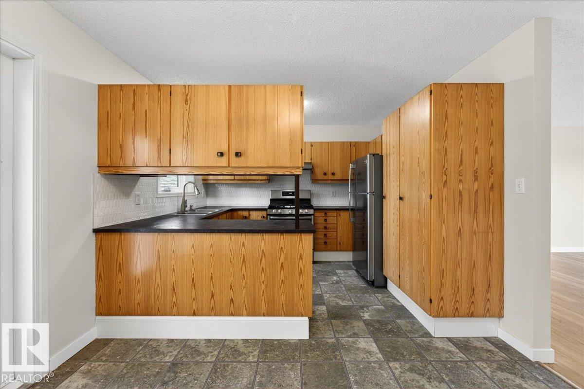 1815 42 St NW, Edmonton, Alberta  T6L 3H6 - Photo 8 - E4491104