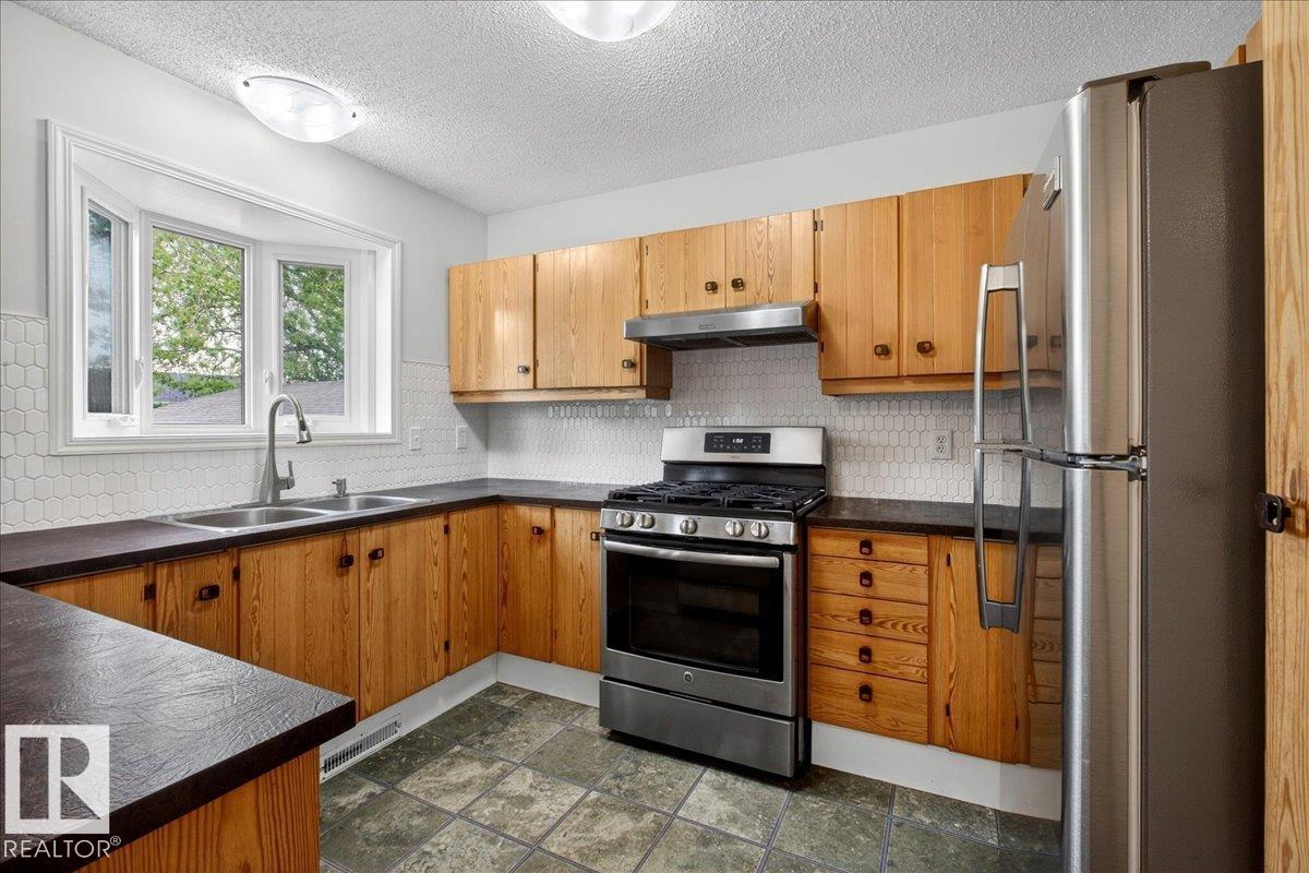 1815 42 St NW, Edmonton, Alberta  T6L 3H6 - Photo 9 - E4491104