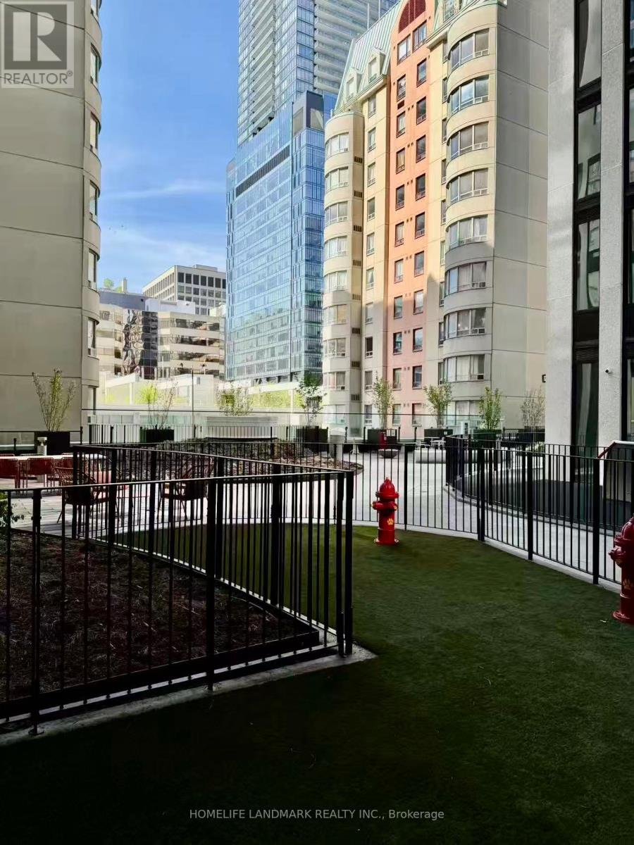 238 SIMCOE STREET, Toronto, Ontario