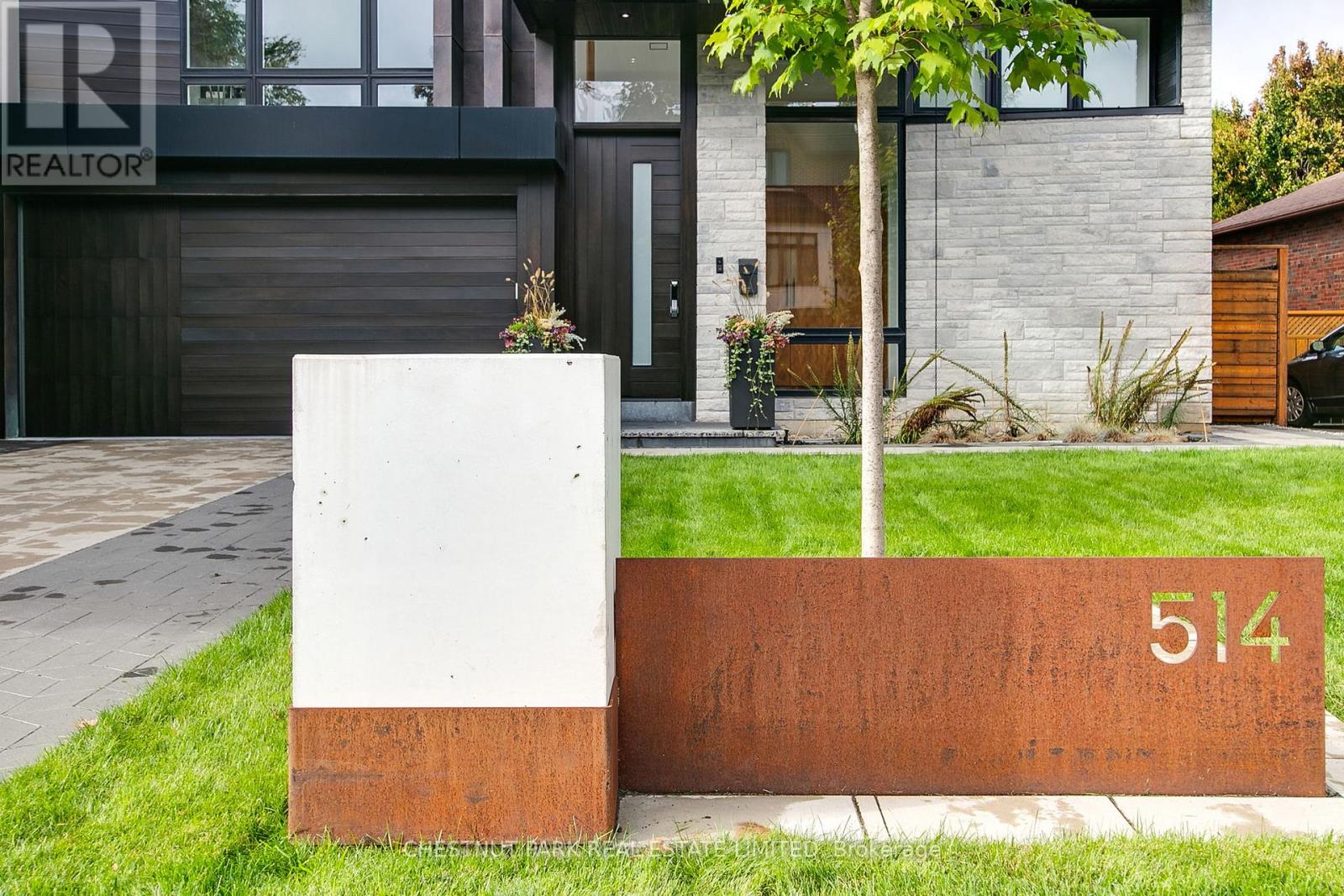 514 Douglas Avenue, Toronto, Ontario  M5M 1H5 - Photo 3 - C13222358