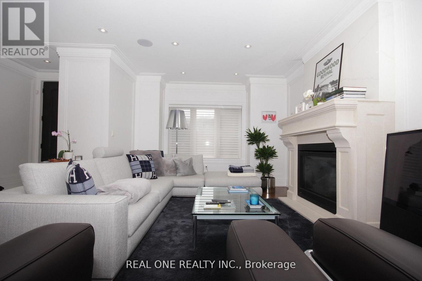 36 Binscarth Road, Toronto, Ontario  M4W 1Y1 - Photo 4 - C13222450