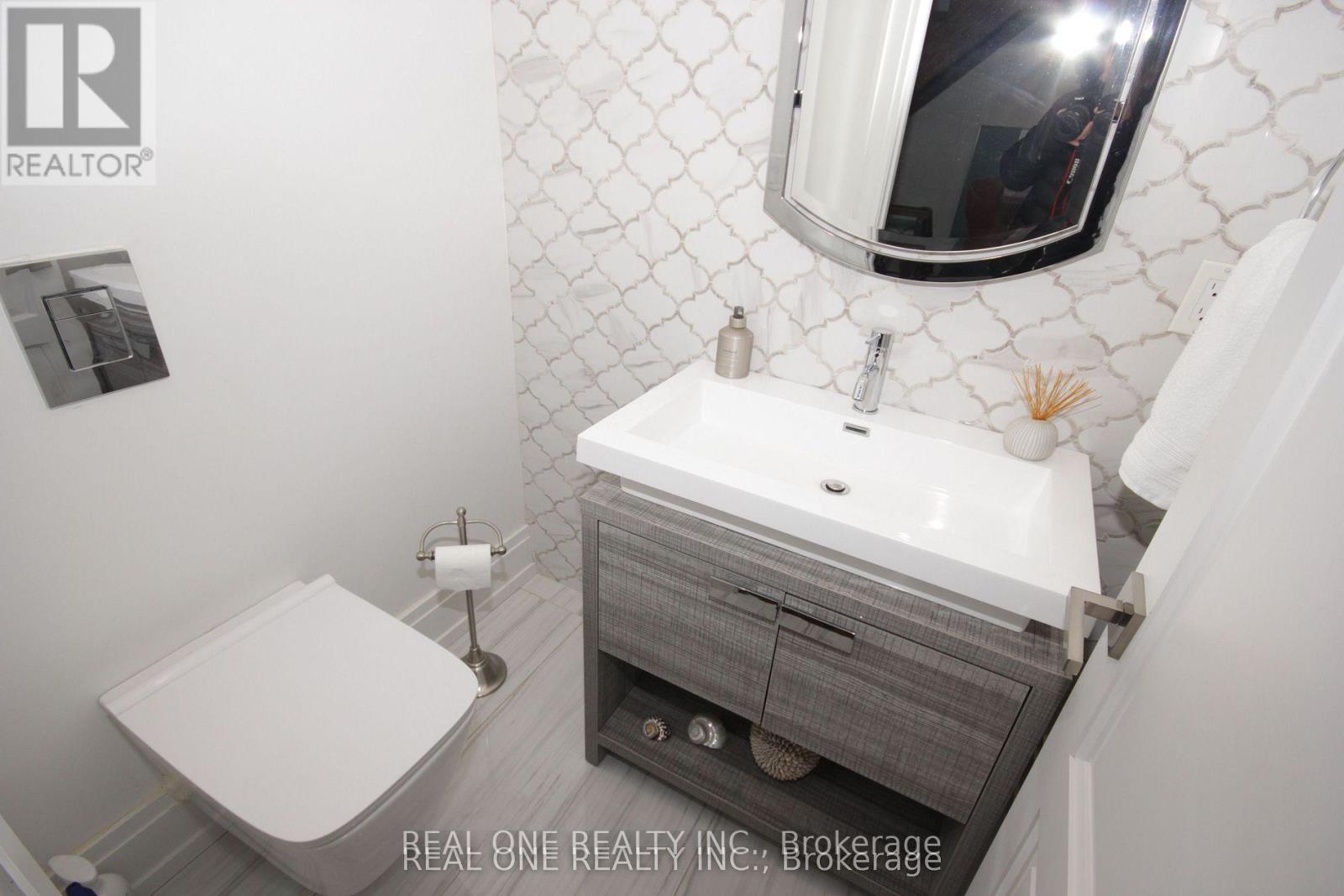36 Binscarth Road, Toronto, Ontario  M4W 1Y1 - Photo 9 - C13222450