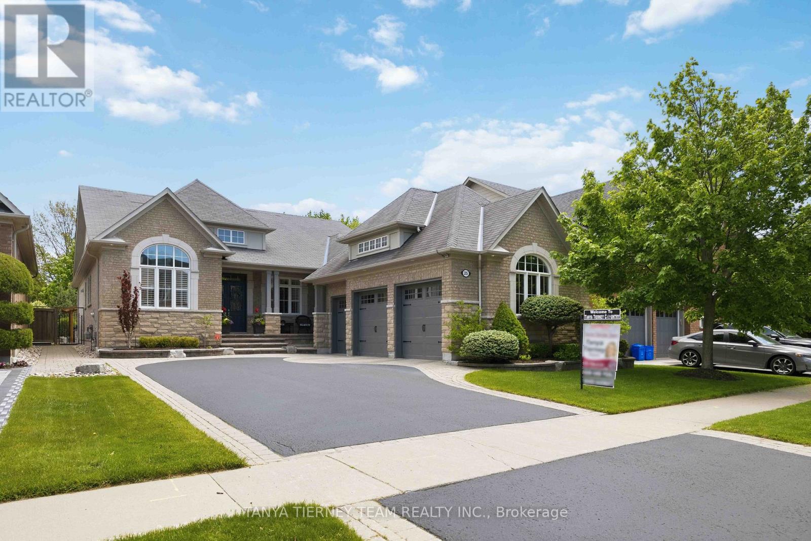 25 Montana Crescent, Whitby, Ontario  L1M 0B8 - Photo 3 - E13222426