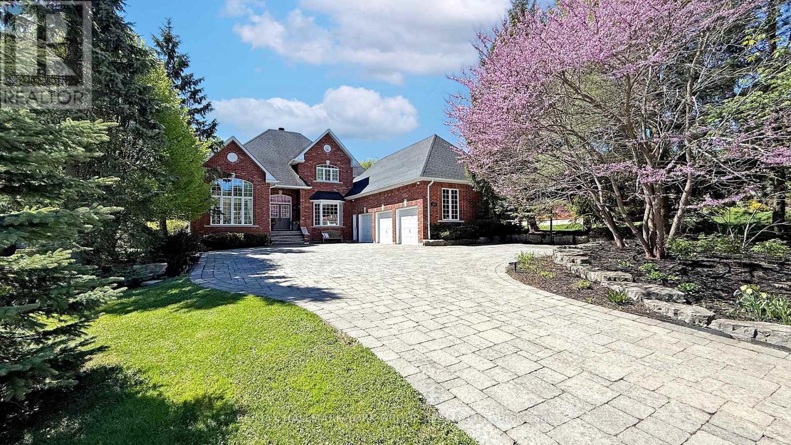 400 Coventry Hill Trail, Newmarket, Ontario  L3X 2A1 - Photo 3 - N13222246