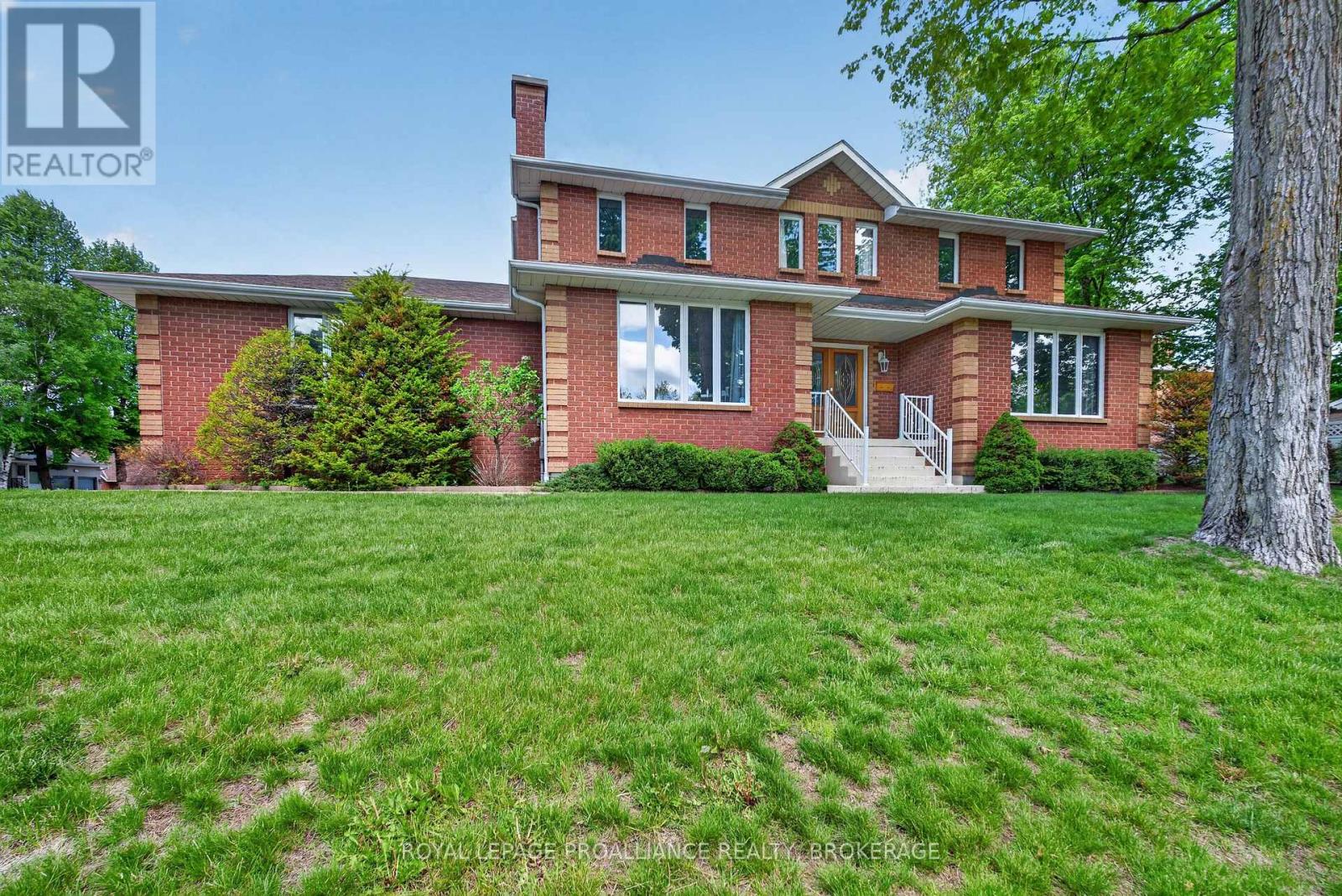 542 Rankin Crescent, Kingston, Ontario  K7M 7L4 - Photo 2 - X13222862