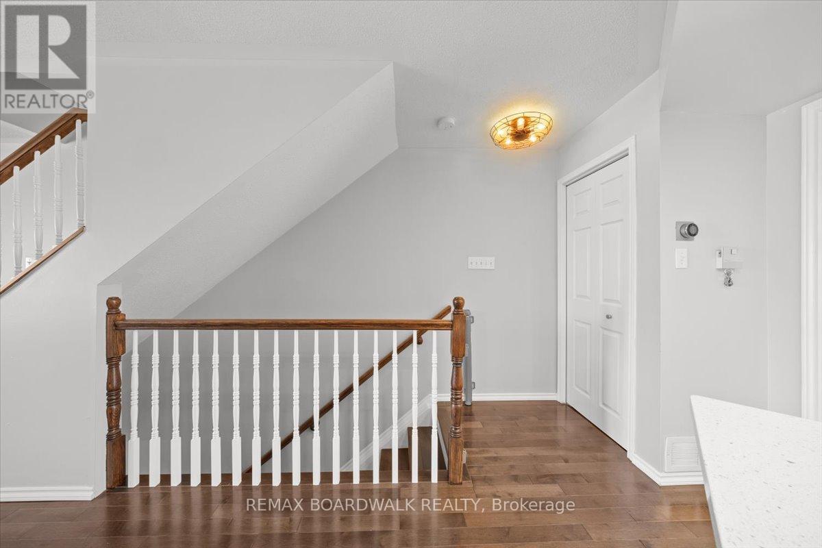 366 Crownridge Drive, Ottawa, Ontario  K2M 3A4 - Photo 3 - X13222576