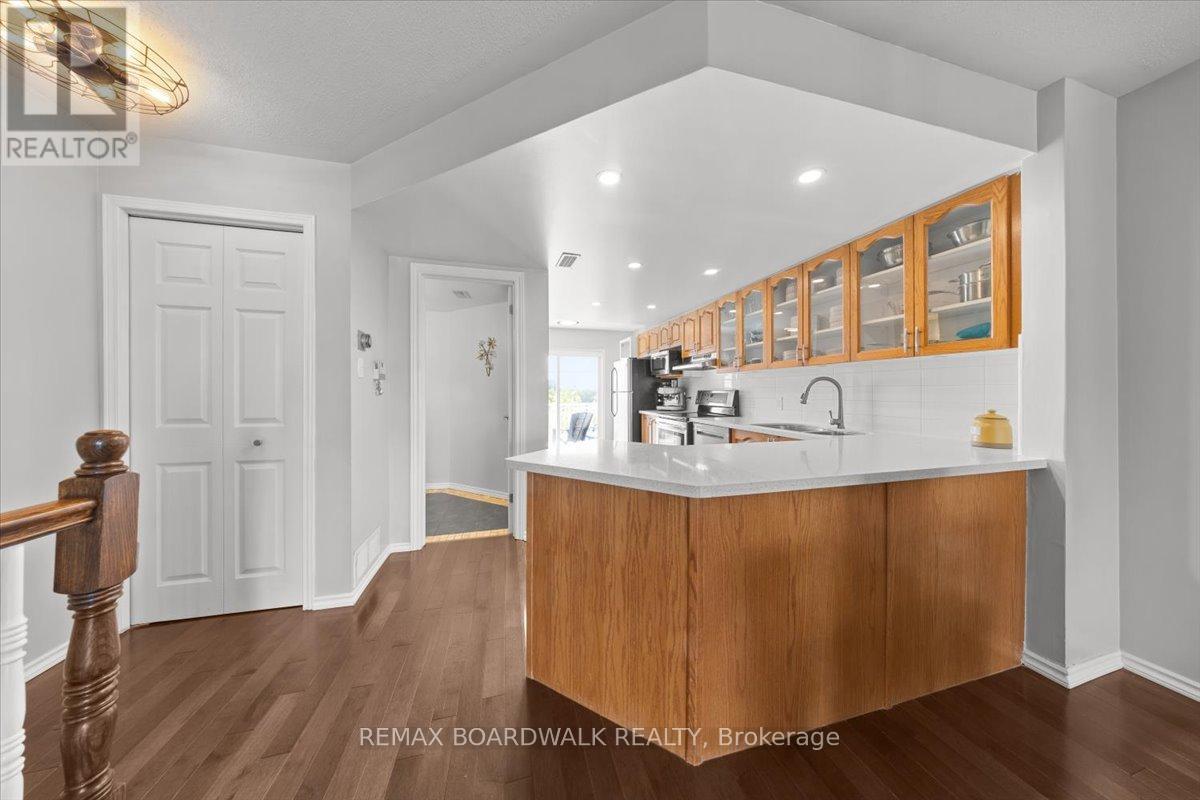 366 Crownridge Drive, Ottawa, Ontario  K2M 3A4 - Photo 4 - X13222576