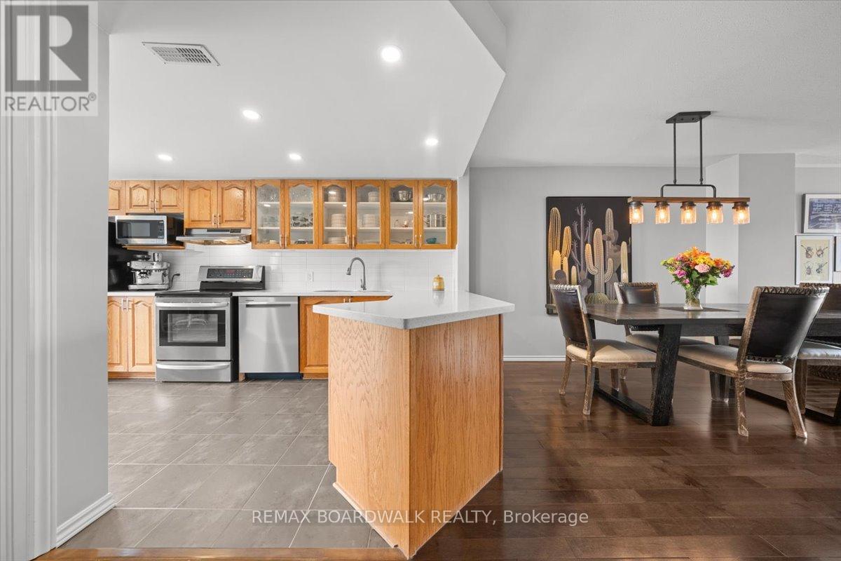 366 Crownridge Drive, Ottawa, Ontario  K2M 3A4 - Photo 5 - X13222576