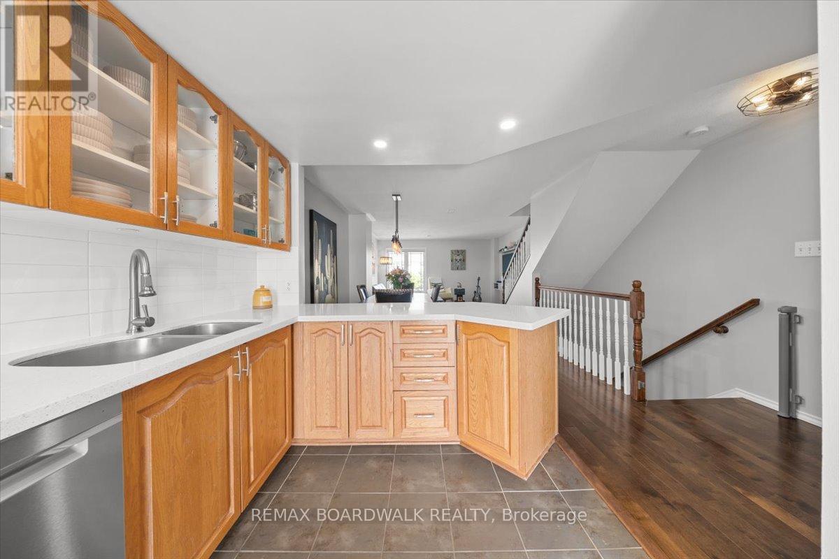 366 Crownridge Drive, Ottawa, Ontario  K2M 3A4 - Photo 7 - X13222576