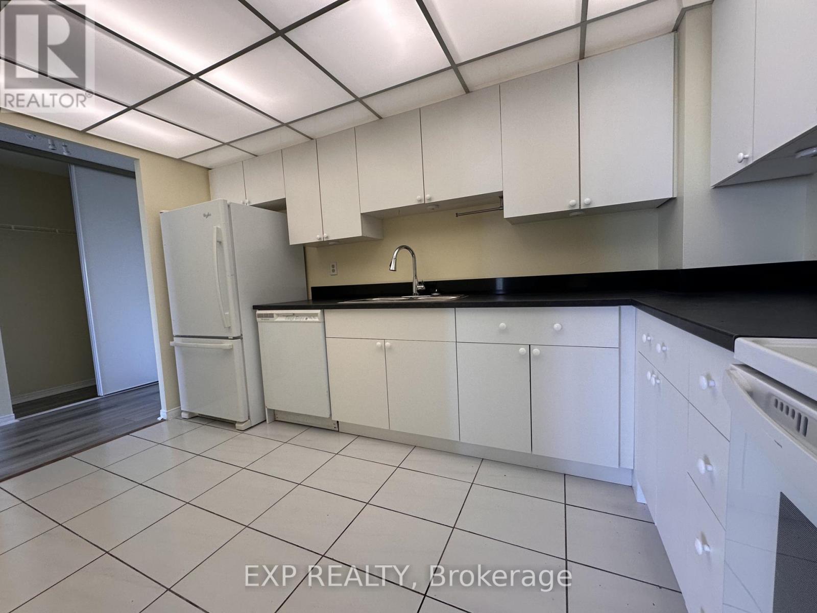 502 - 115 Hillcrest Avenue, Mississauga, Ontario  L5B 3Y9 - Photo 10 - W13222420