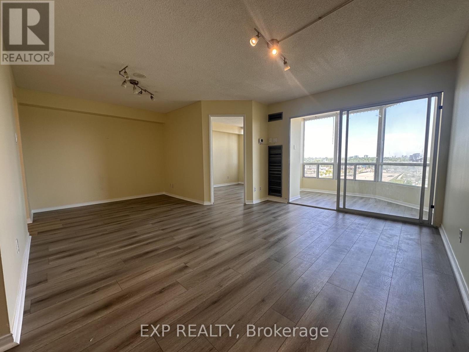 502 - 115 Hillcrest Avenue, Mississauga, Ontario  L5B 3Y9 - Photo 3 - W13222420