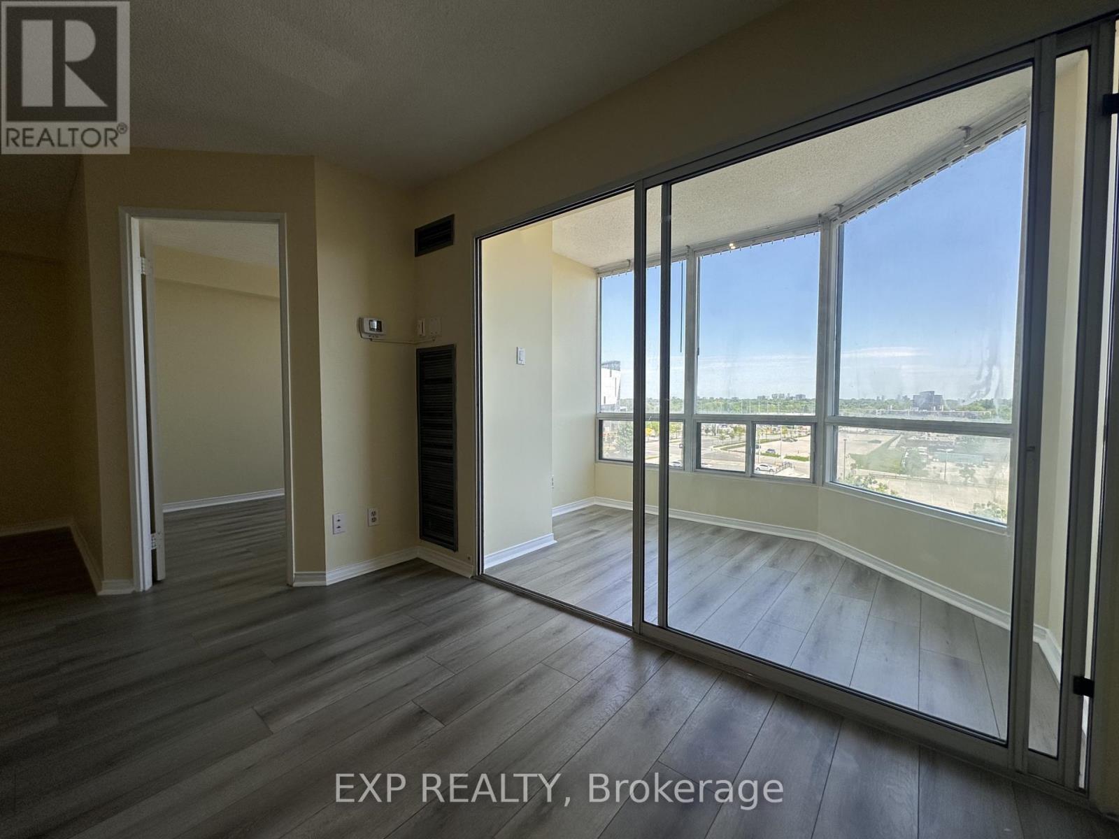 502 - 115 Hillcrest Avenue, Mississauga, Ontario  L5B 3Y9 - Photo 5 - W13222420