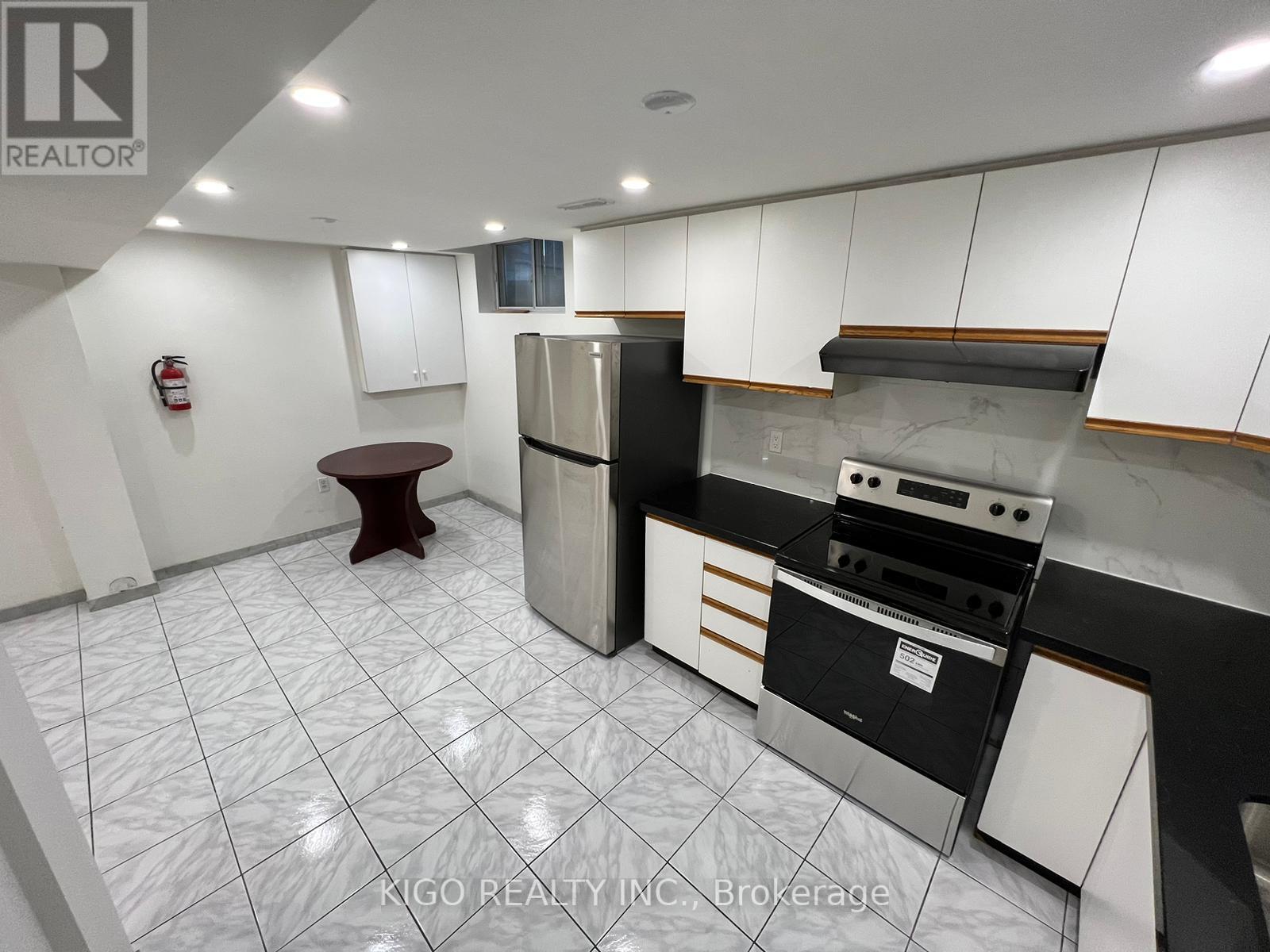 Basement - 5907 Ladyburn Crescent, Mississauga, Ontario  L5M 4V6 - Photo 11 - W13222452