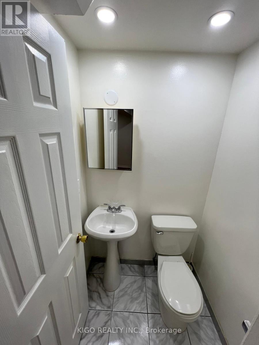 Basement - 5907 Ladyburn Crescent, Mississauga, Ontario  L5M 4V6 - Photo 17 - W13222452