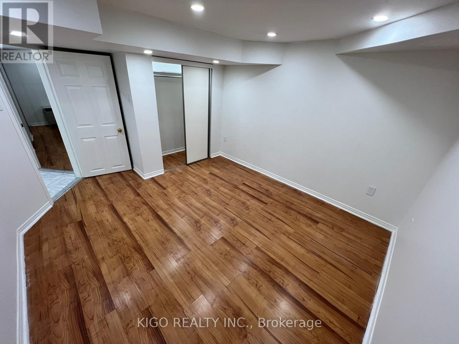 Basement - 5907 Ladyburn Crescent, Mississauga, Ontario  L5M 4V6 - Photo 19 - W13222452
