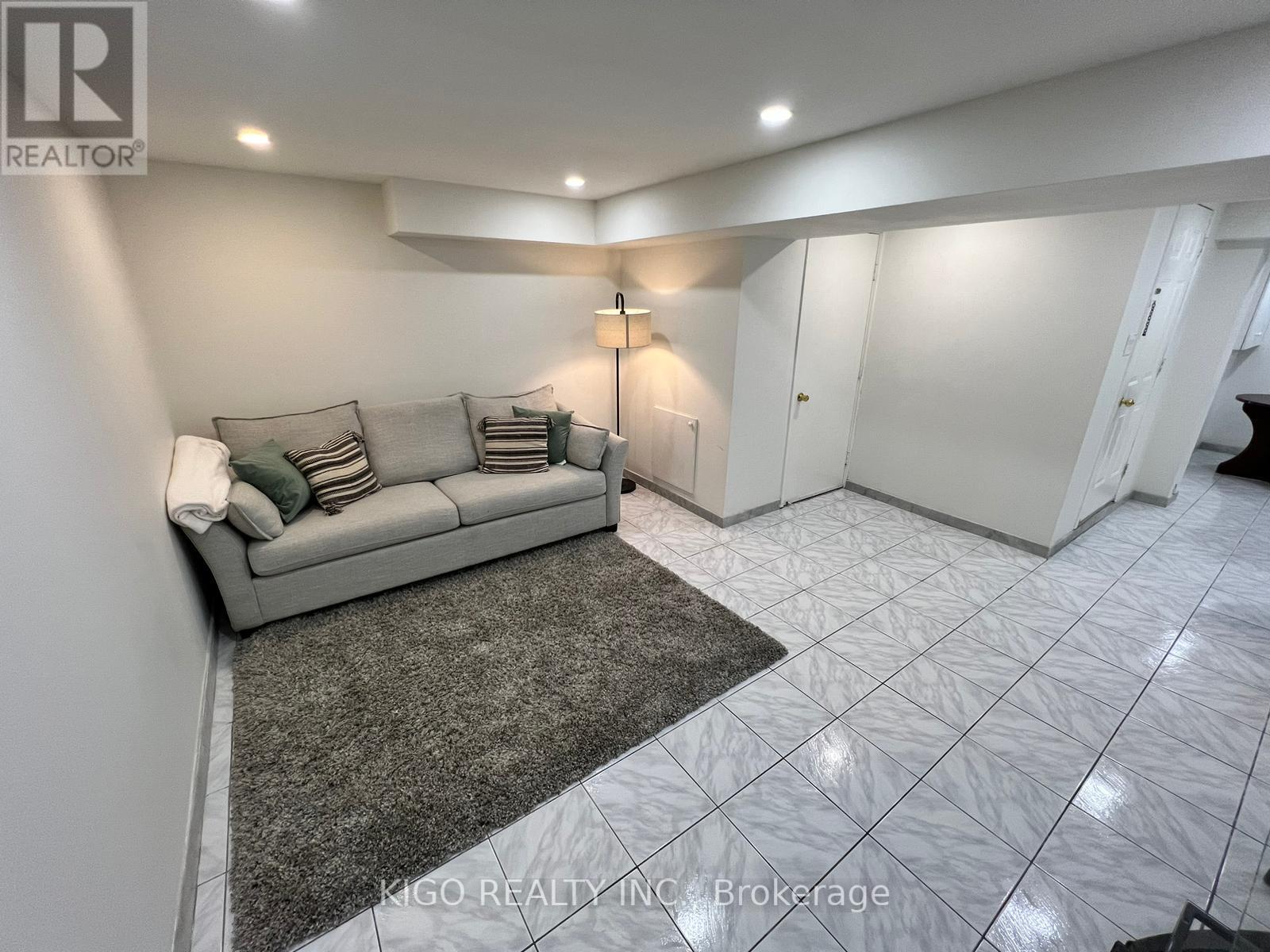 Basement - 5907 Ladyburn Crescent, Mississauga, Ontario  L5M 4V6 - Photo 2 - W13222452