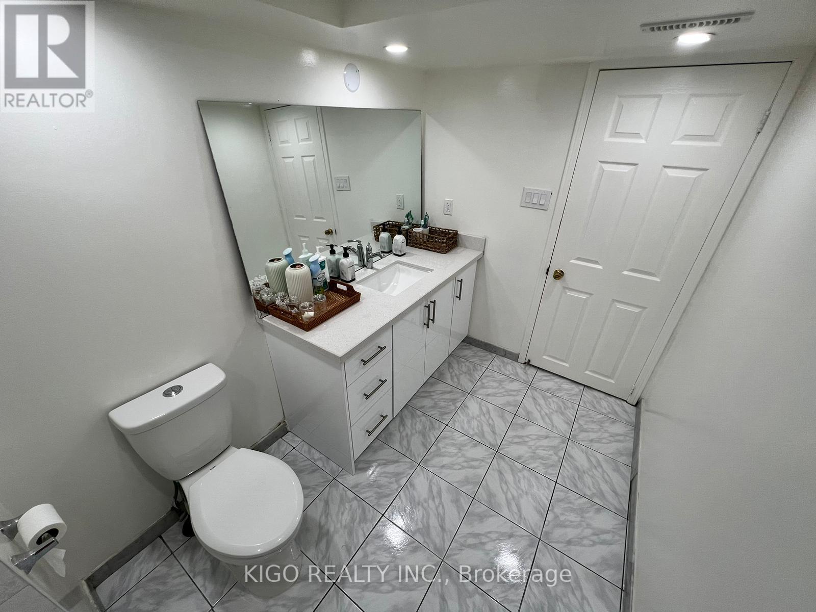 Basement - 5907 Ladyburn Crescent, Mississauga, Ontario  L5M 4V6 - Photo 22 - W13222452