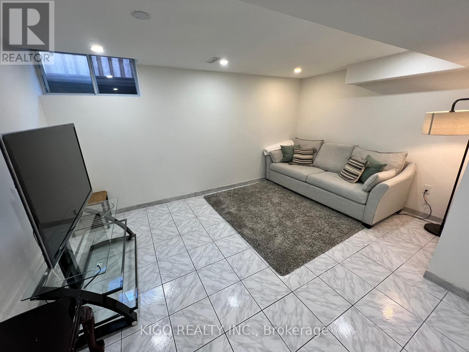 Basement - 5907 Ladyburn Crescent, Mississauga, Ontario  L5M 4V6 - Photo 4 - W13222452