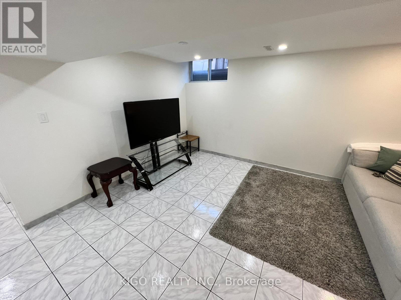 Basement - 5907 Ladyburn Crescent, Mississauga, Ontario  L5M 4V6 - Photo 5 - W13222452