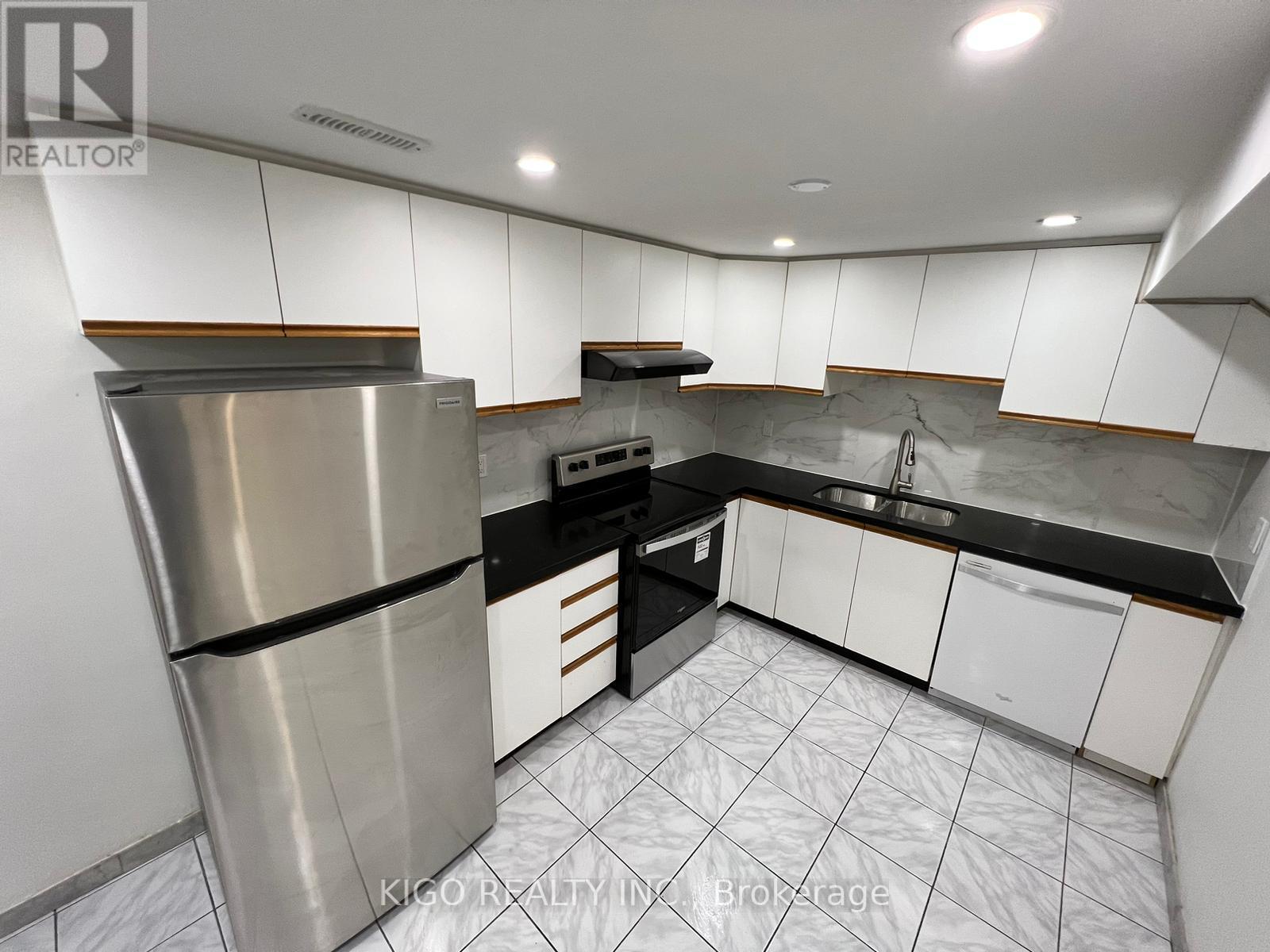 Basement - 5907 Ladyburn Crescent, Mississauga, Ontario  L5M 4V6 - Photo 9 - W13222452