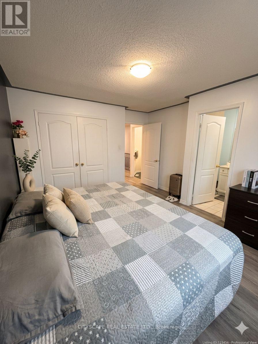 57 Bunchberry Way W, Brampton, Ontario  L6R 2E8 - Photo 6 - W13222470