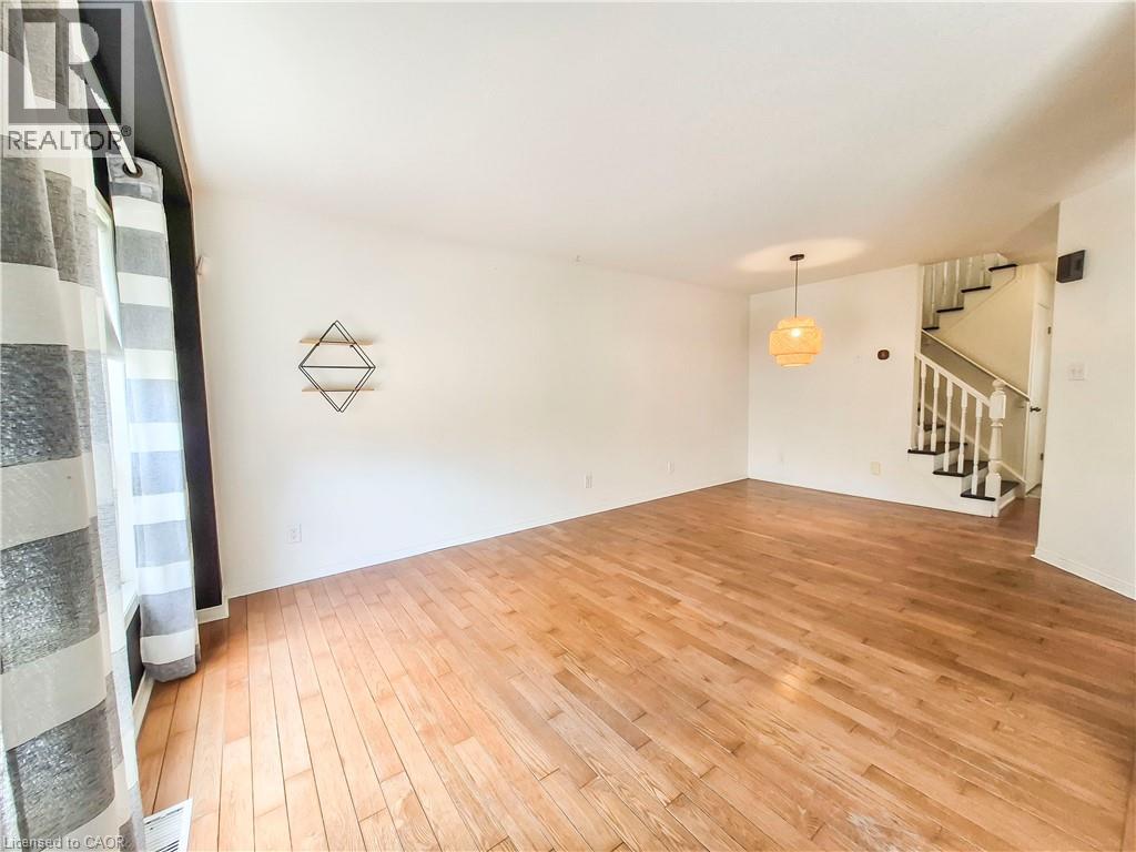 147 Dubrick Crescent Unit# 1, Kitchener, Ontario  N2E 4G3 - Photo 4 - 40835374