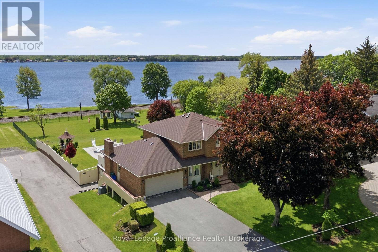 261 Dundas Street W, Belleville, Ontario  K8P 1A8 - Photo 1 - X13222872