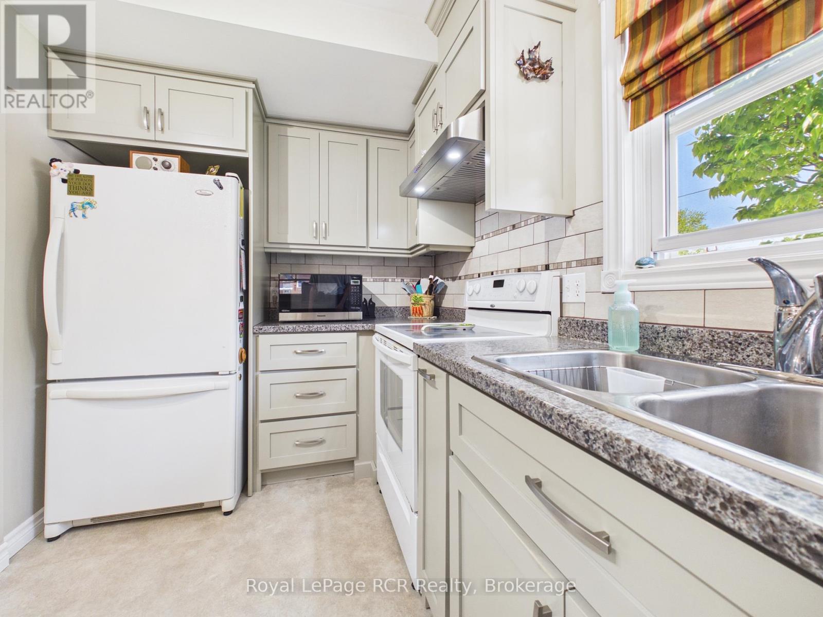 232 William Street, North Huron, Ontario  N0G 2W0 - Photo 11 - X13222742