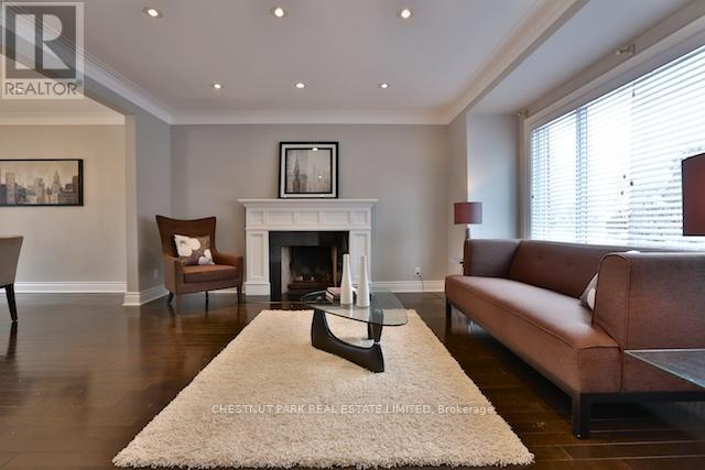 54 Brookview Drive, Toronto, Ontario  M6A 2K2 - Photo 4 - C13222574