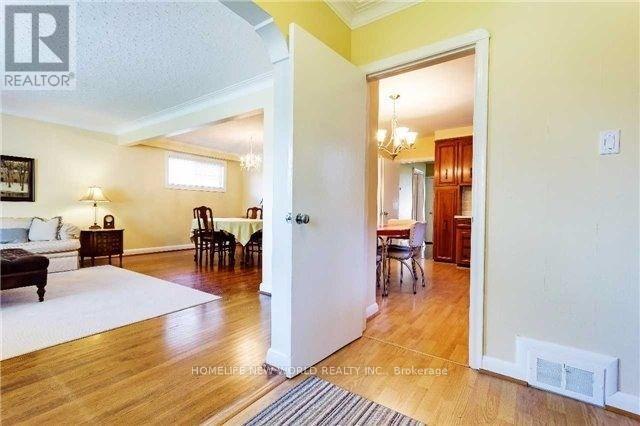 261 Betty Ann Drive, Toronto, Ontario  M2R 1A9 - Photo 3 - C13222748