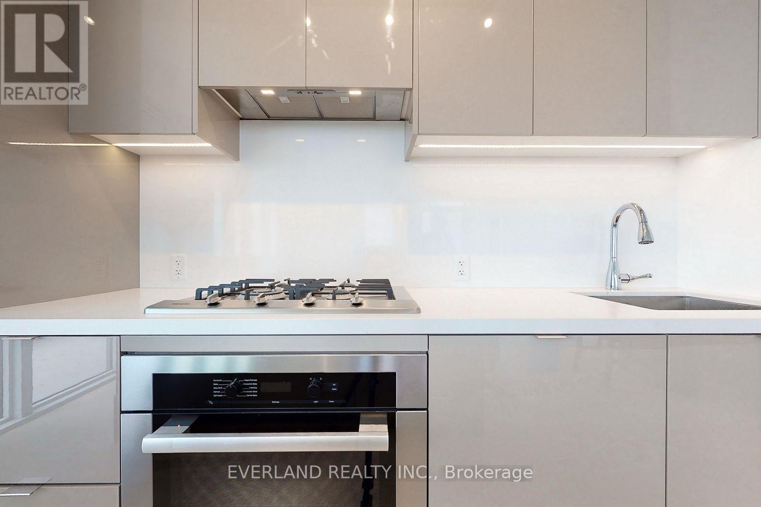 6105 - 7 Grenville Street, Toronto, Ontario  M4Y 1A1 - Photo 10 - C13222848