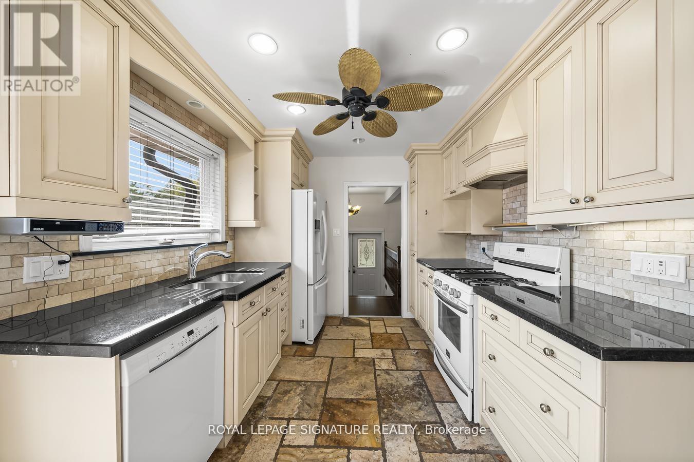 21 Broadlands Boulevard, Toronto, Ontario  M3A 1J1 - Photo 11 - C13222874