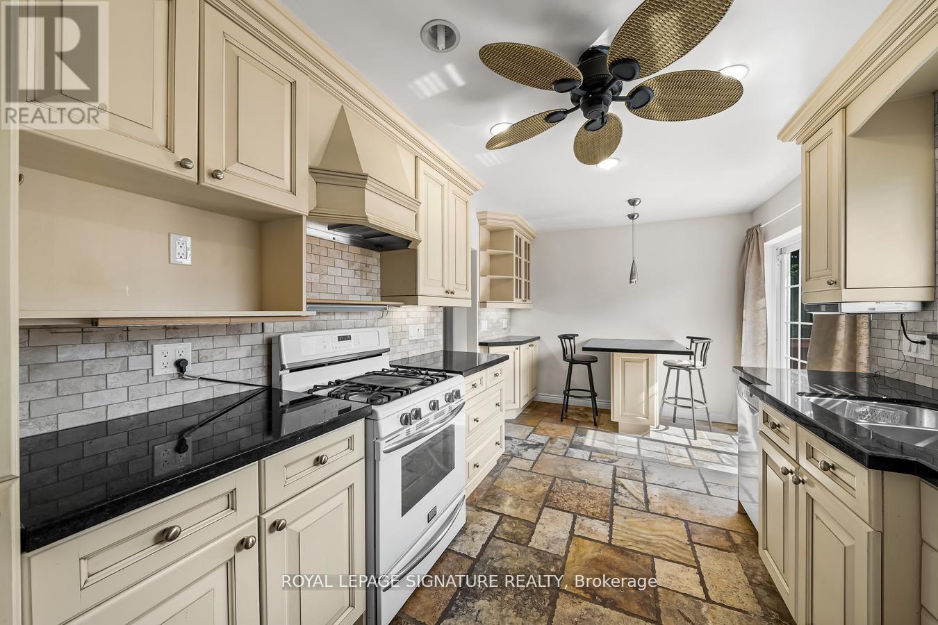 21 Broadlands Boulevard, Toronto, Ontario  M3A 1J1 - Photo 9 - C13222874