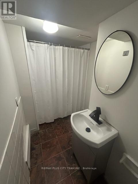 Bsmt - 686 Sammon Avenue, Toronto, Ontario  M4C 2E2 - Photo 16 - E13222512