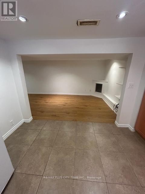 Bsmt - 686 Sammon Avenue, Toronto, Ontario  M4C 2E2 - Photo 7 - E13222512