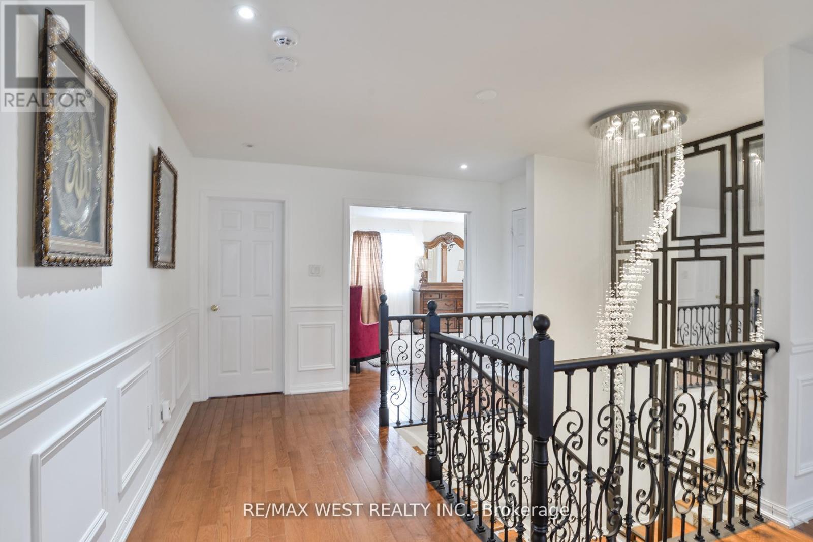134 Sandringham Drive, Barrie, Ontario  L4M 0C9 - Photo 14 - S12892050