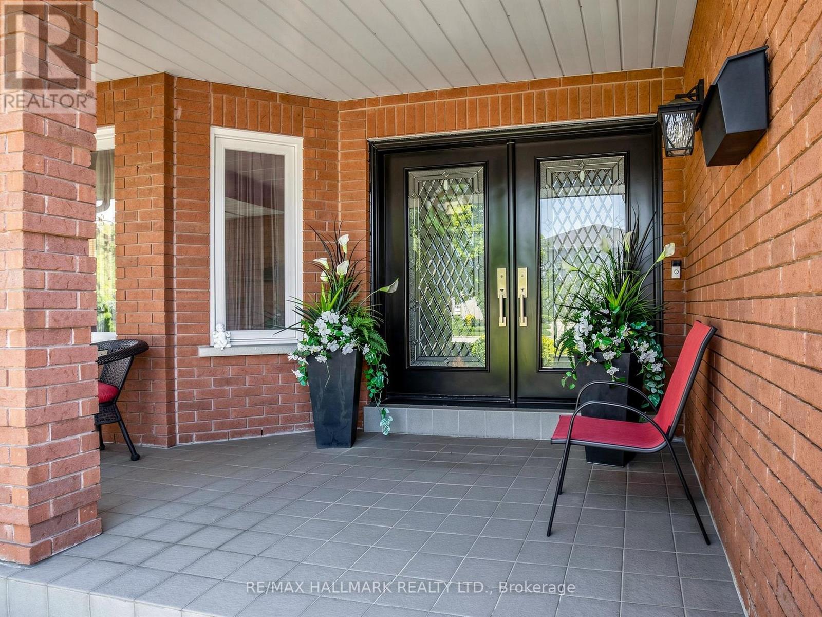 98 Arrowhead Drive, Vaughan, Ontario  L4L 4A5 - Photo 2 - N13222492