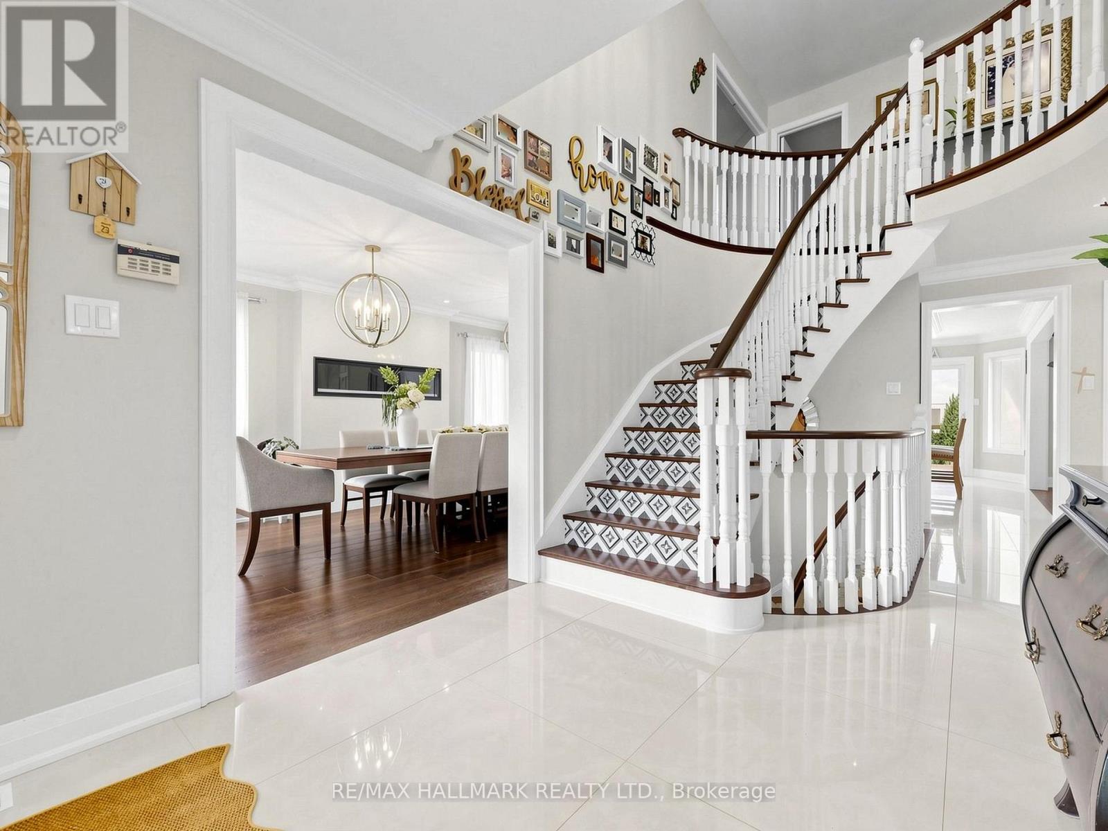 98 Arrowhead Drive, Vaughan, Ontario  L4L 4A5 - Photo 4 - N13222492