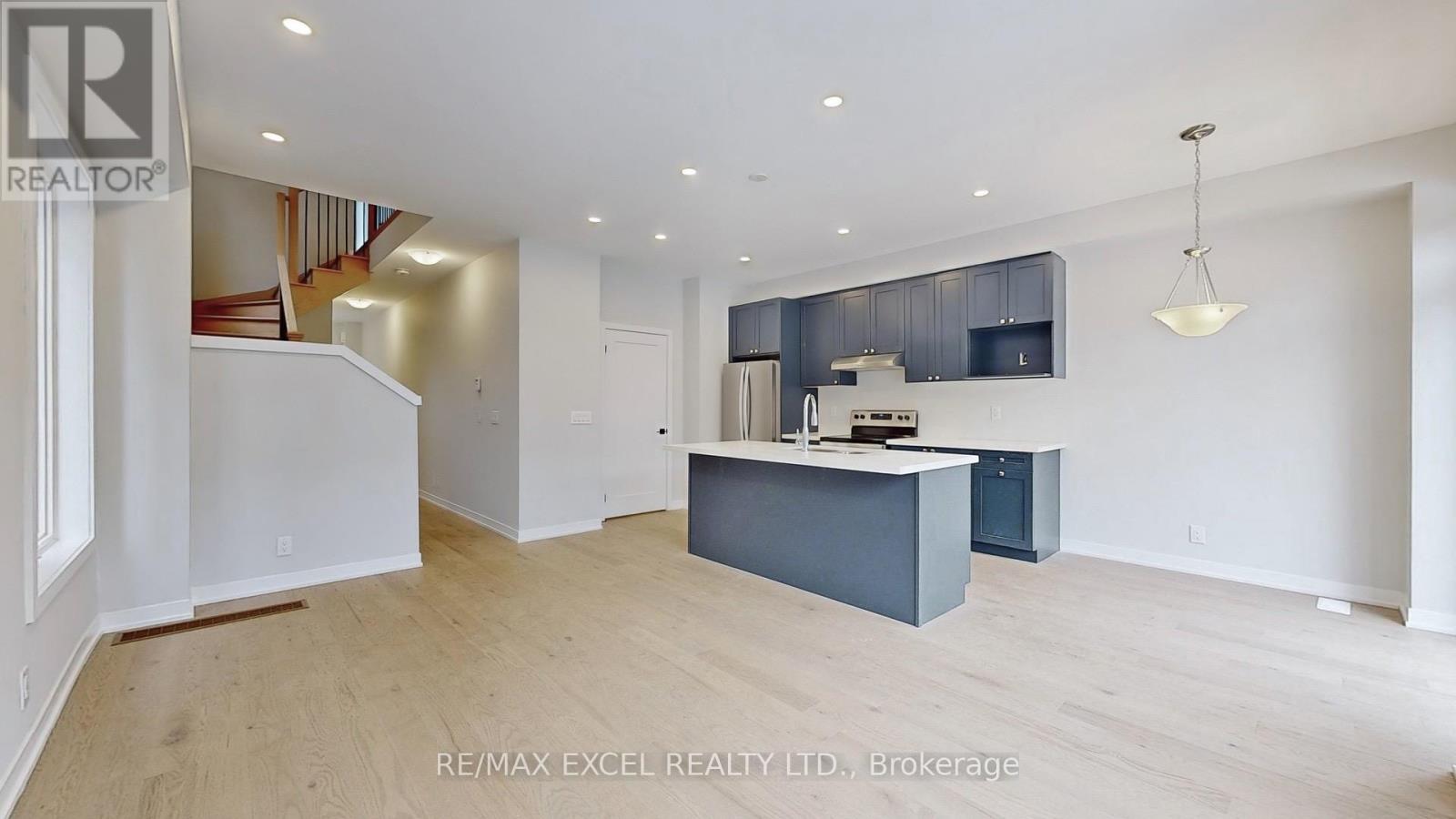 52 Harvey Bunker Crescent, Markham, Ontario  L6C 3K4 - Photo 4 - N13222526