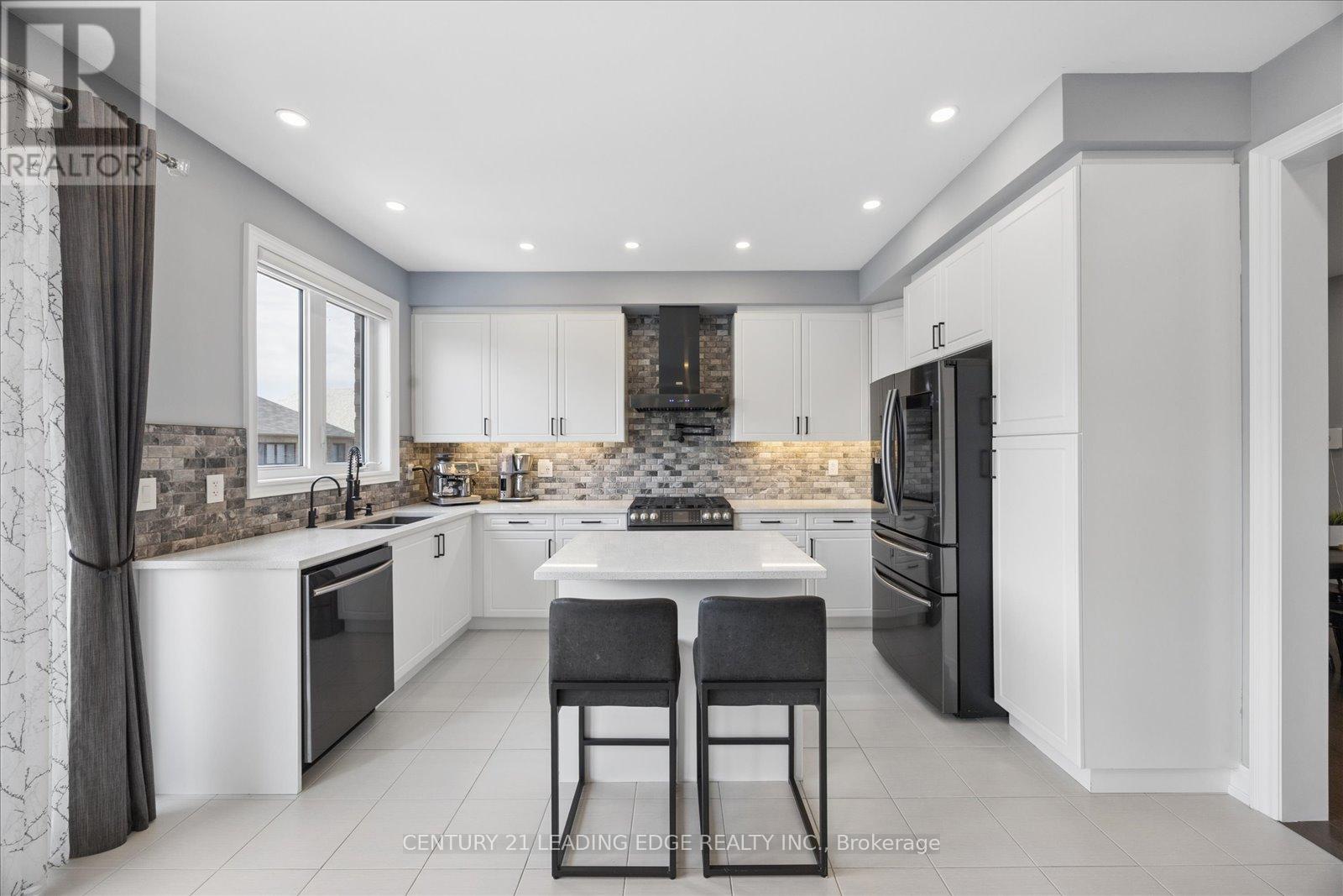 115 Ben Sinclair Avenue, East Gwillimbury, Ontario  L9N 0S3 - Photo 12 - N13222558