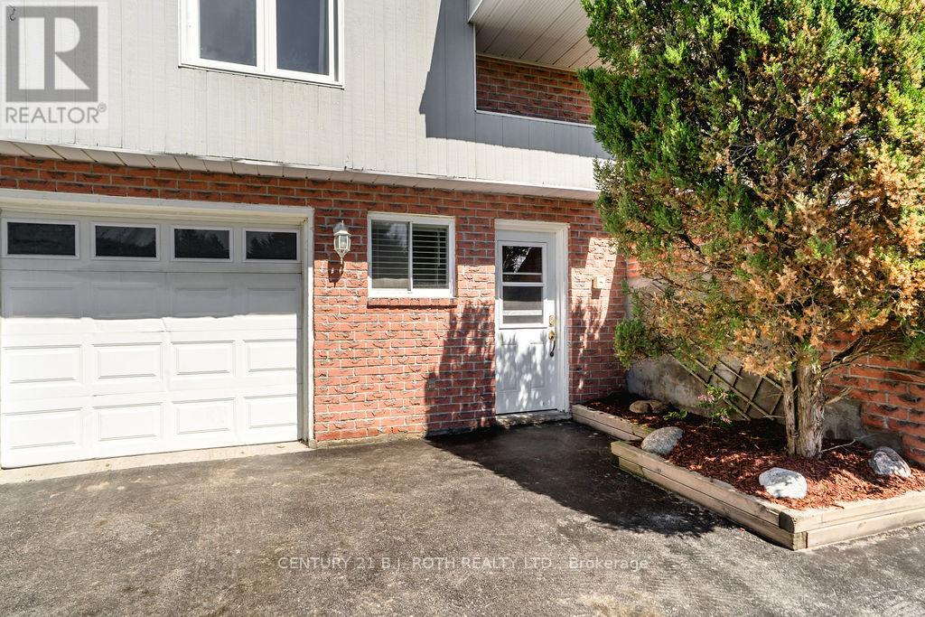 2823 Small Street, Innisfil, Ontario  L9S 1H2 - Photo 3 - N13222616
