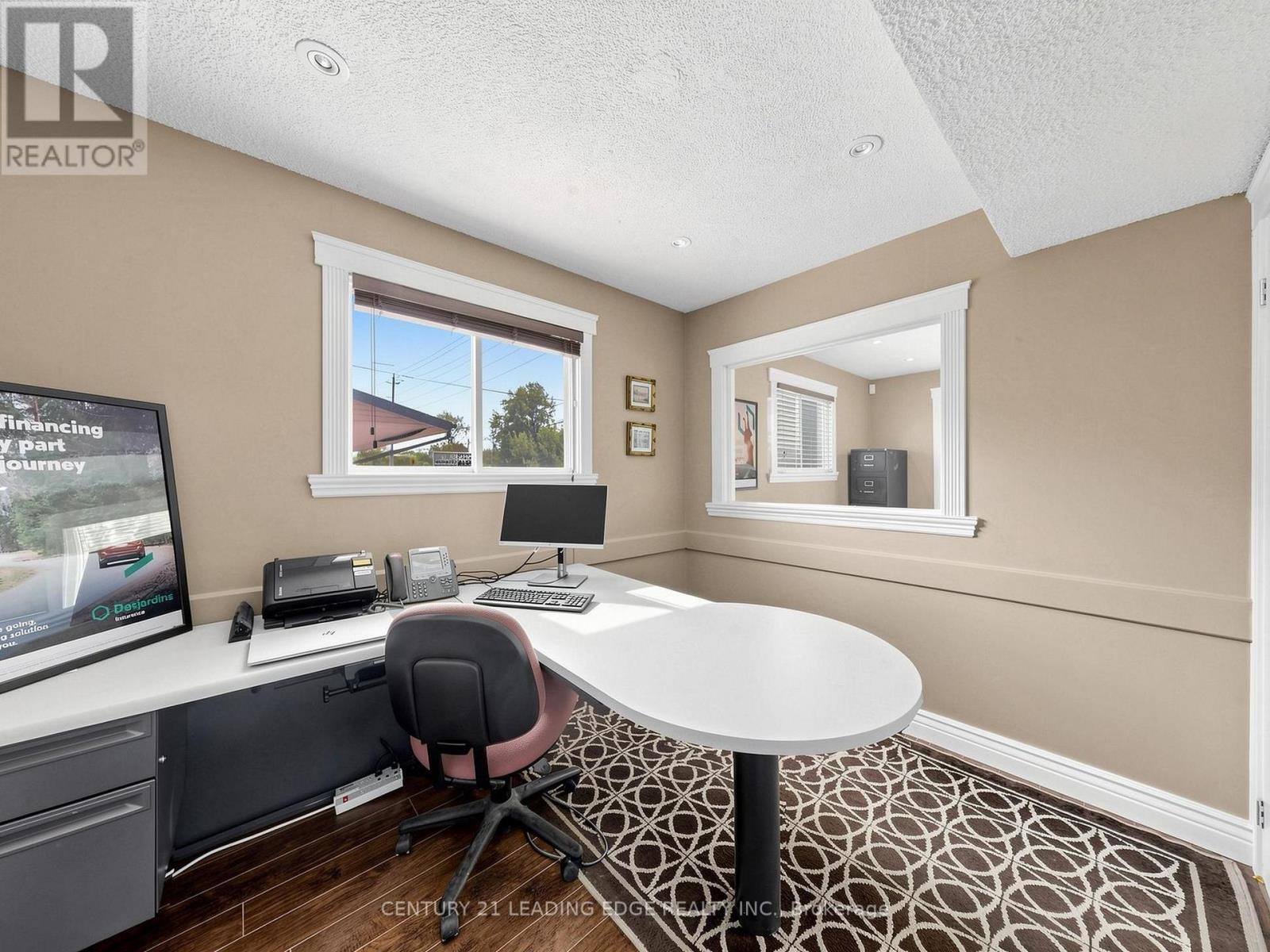 21 Metro Road S, Georgina, Ontario  L4P 1V7 - Photo 13 - N13222780