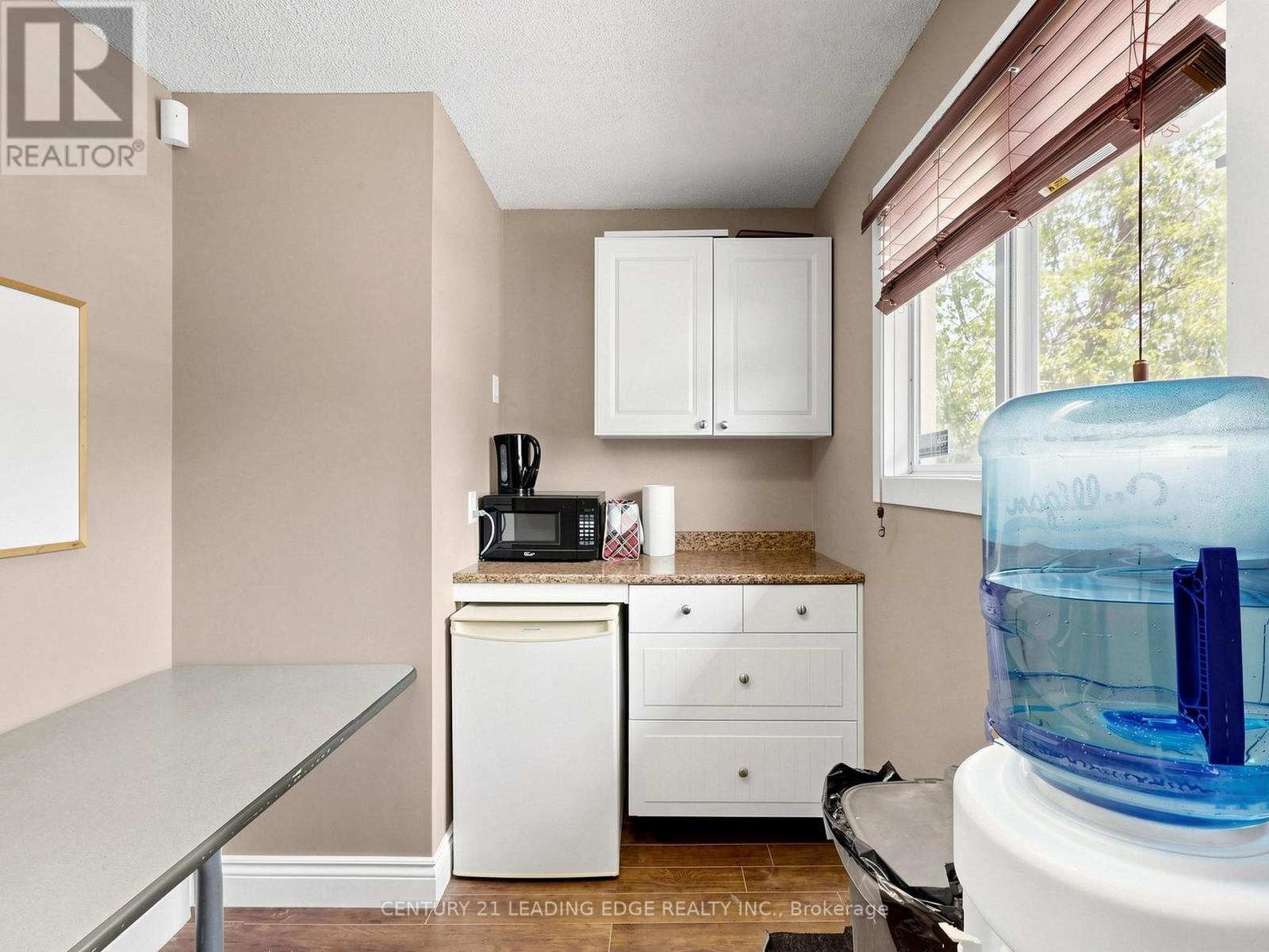 21 Metro Road S, Georgina, Ontario  L4P 1V7 - Photo 17 - N13222780