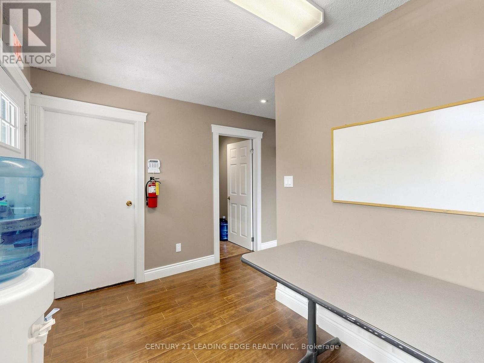 21 Metro Road S, Georgina, Ontario  L4P 1V7 - Photo 18 - N13222780