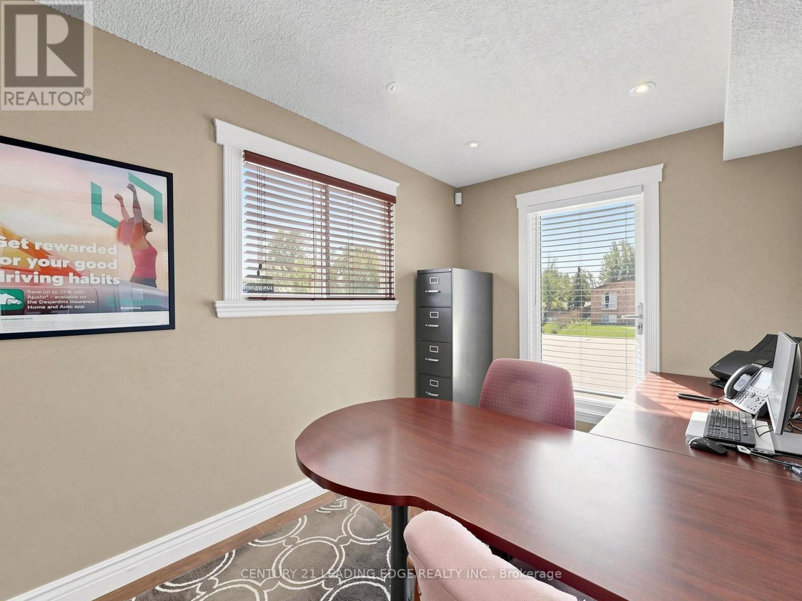 21 Metro Road S, Georgina, Ontario  L4P 1V7 - Photo 9 - N13222780