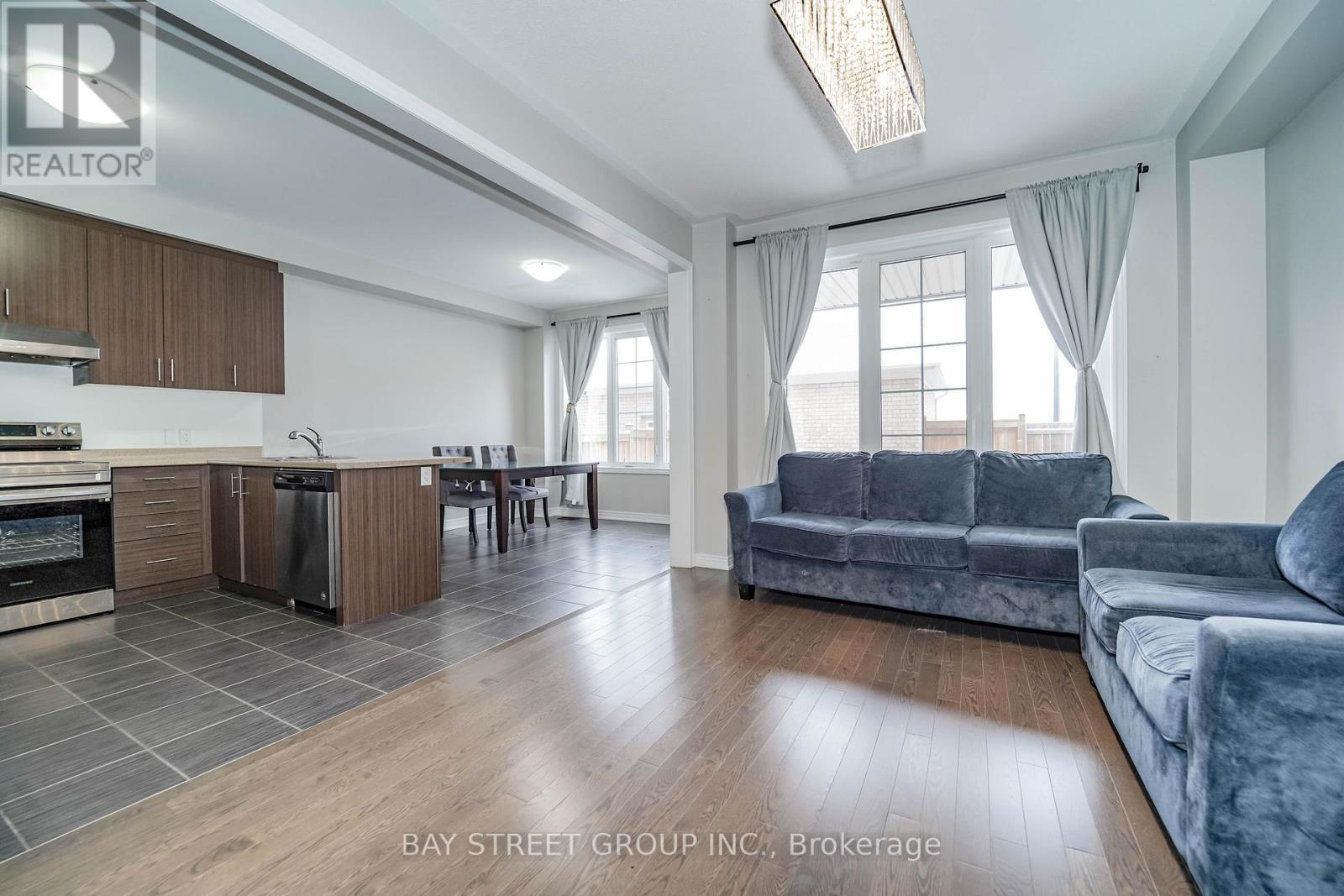 7 Gordon Landon Drive, Markham, Ontario  L6B 0X9 - Photo 4 - N13222880