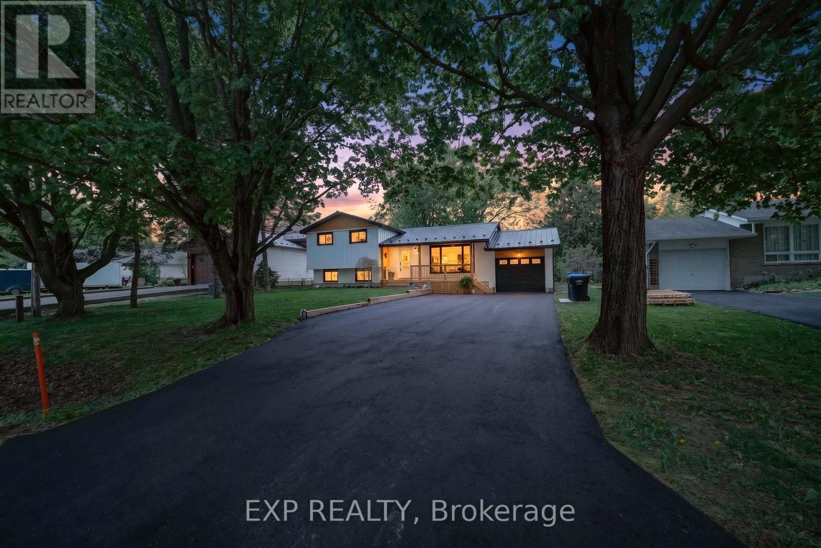 92 Mary Street, Clearview (Creemore), Ontario  L0M 1G0 - Photo 2 - S13222482