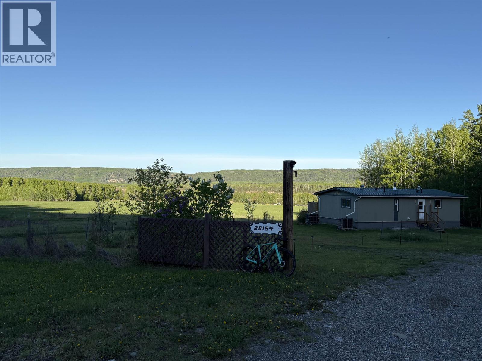 20154 Beattie Drive, Hudsons Hope, British Columbia  V0C 1V0 - Photo 8 - R3129253